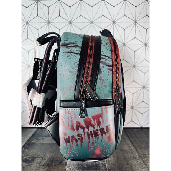 Terrifier Art the Clown Blood GITD Mini-Backpack - EE Excl - Picture 2 of 4